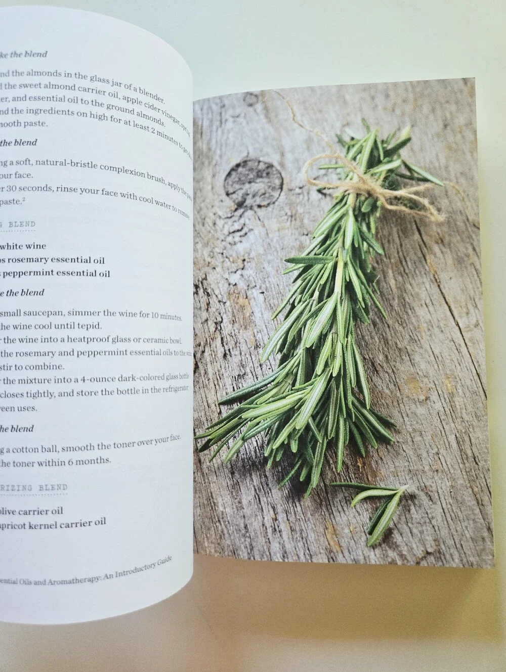 Essential Oils and Aromatherapy: 300 Recipes by Sonoma Press 2014 Trade PB